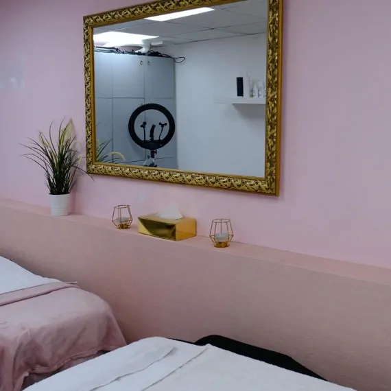 Salon Interior3